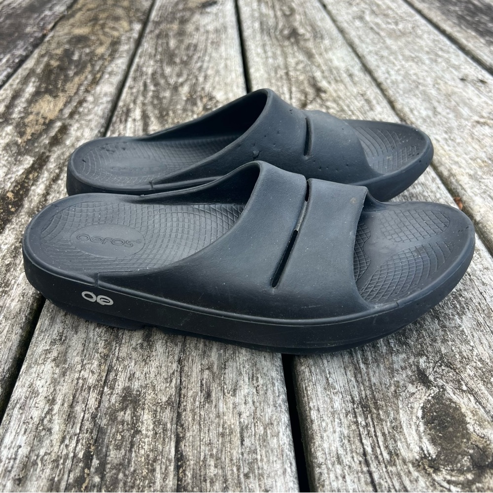 OOFOS Black Slide Sandals